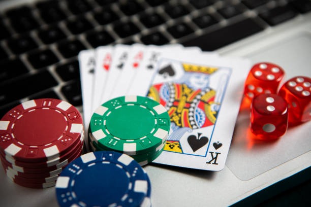 Round outcome and multiplier payout Race results and payout display